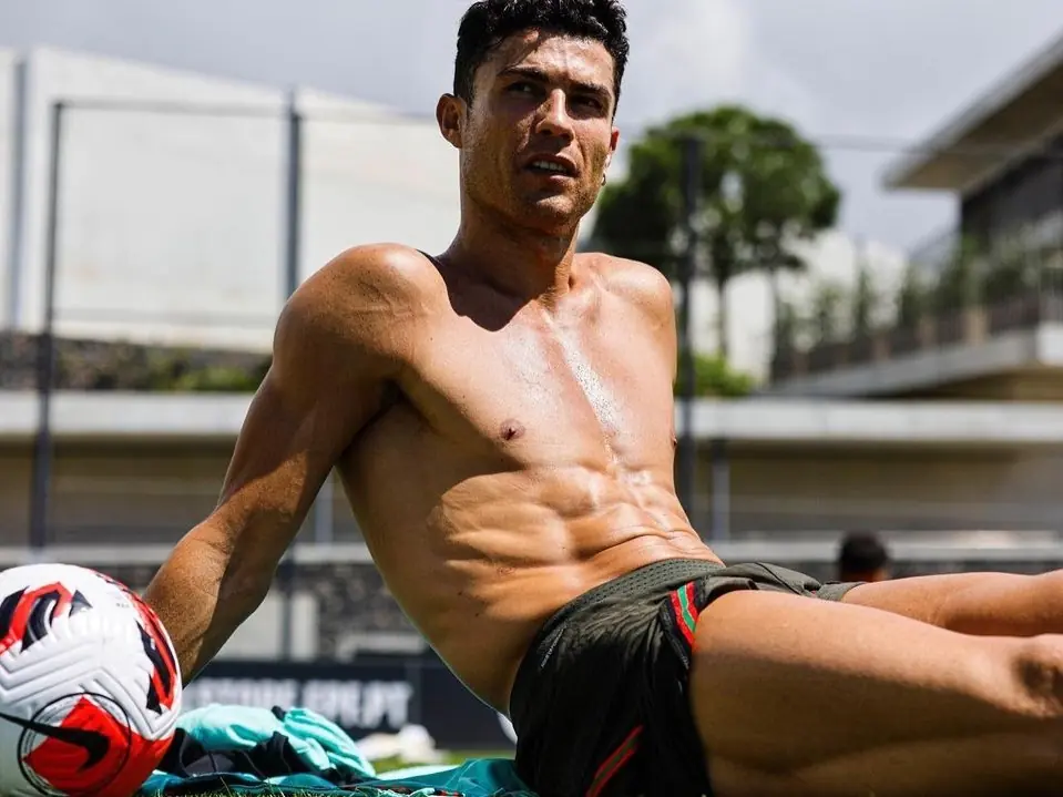 美國球評分析「C 羅」Cristiano Ronaldo 為何如此討人厭：「長得帥又有錢！」