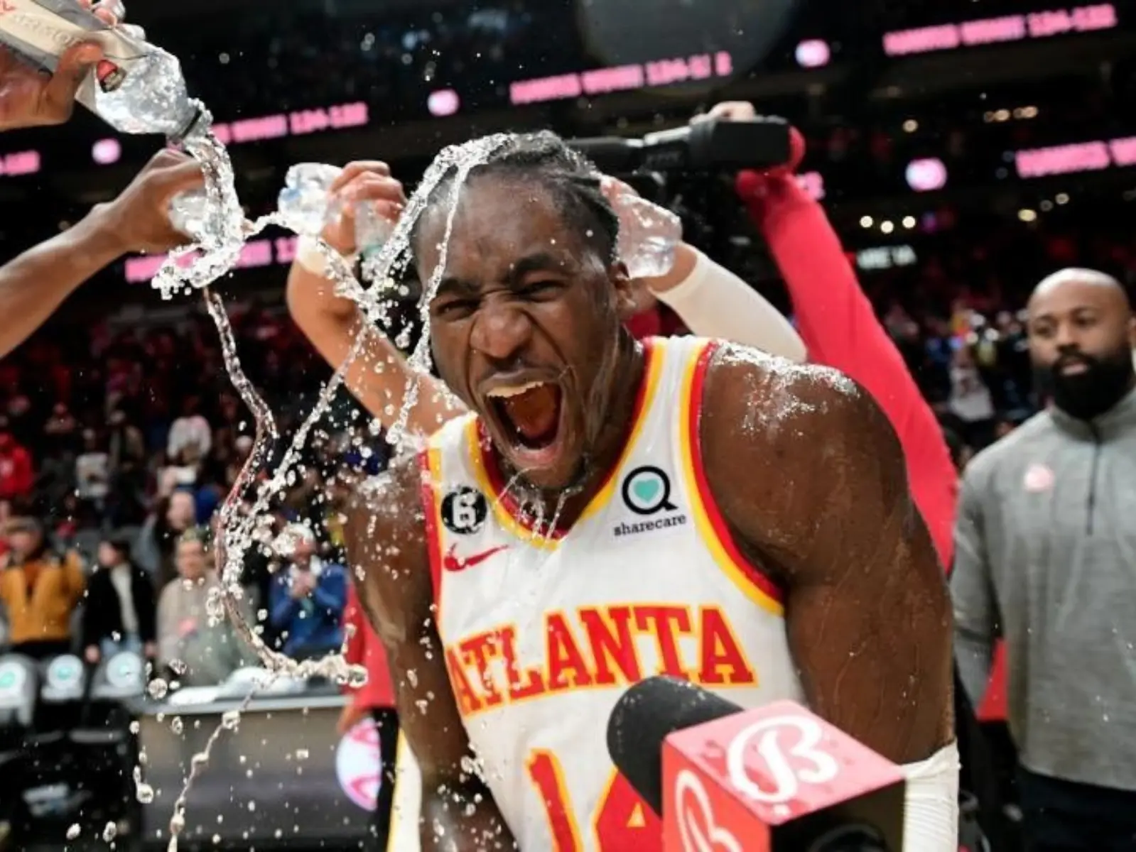 NBA／老鷹 AJ Griffin 完成 0.5 秒超狂絕殺，空中接力「180 度轉身上籃」硬吃防守者！