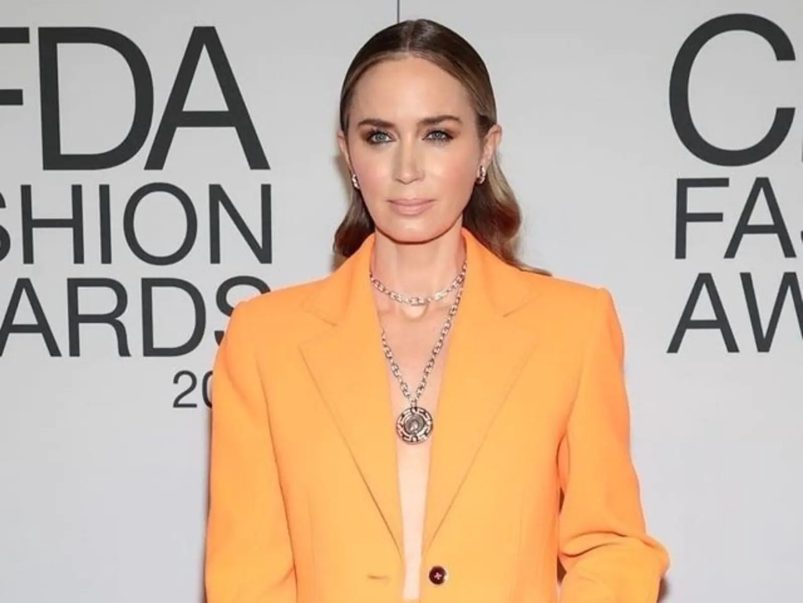 艾蜜莉布朗 Emily Blunt  為戲爆哭，湯姆克魯斯愛的叮囑：「不要這麼懦弱！」