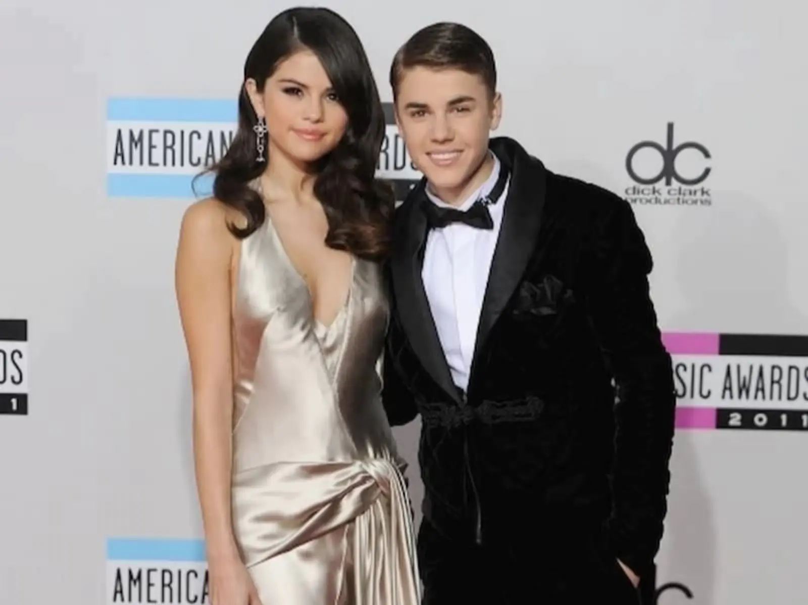 賽琳娜 Selena Gomez 回應賈賽戀時期總是很瘦的影片：「因為小賈喜歡模特兒！」
