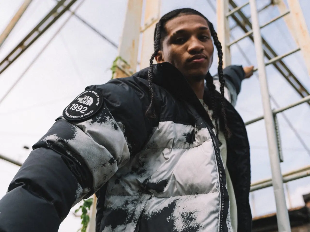 The North Face、Moncler 等 3 款「冬天必備羽絨外套」推薦，霸王寒流來依舊暖著帥！