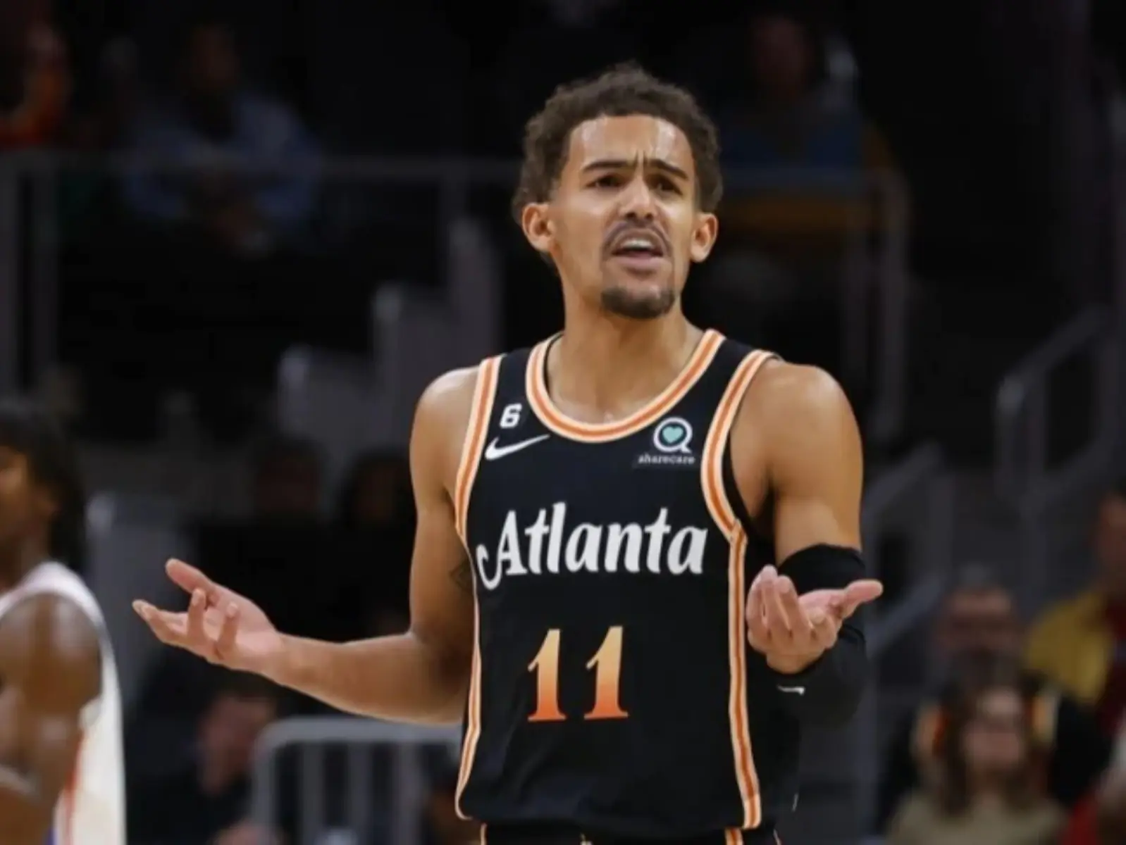 NBA／老鷹 Trae Young 延長賽獲勝太過興奮將球扔往觀眾席，遭聯盟罰款 2.5 萬美元！