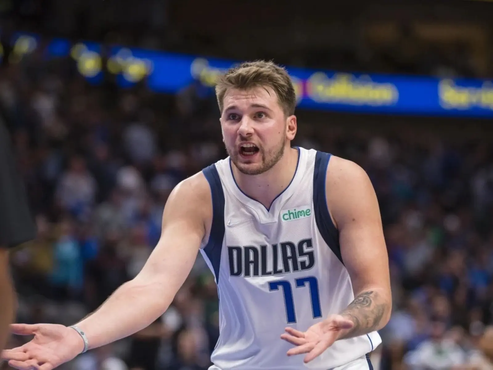 NBA／獨行俠 Luka Doncic 大聲向隊友精神喊話，裁判以為在罵他直接吹技術犯規！