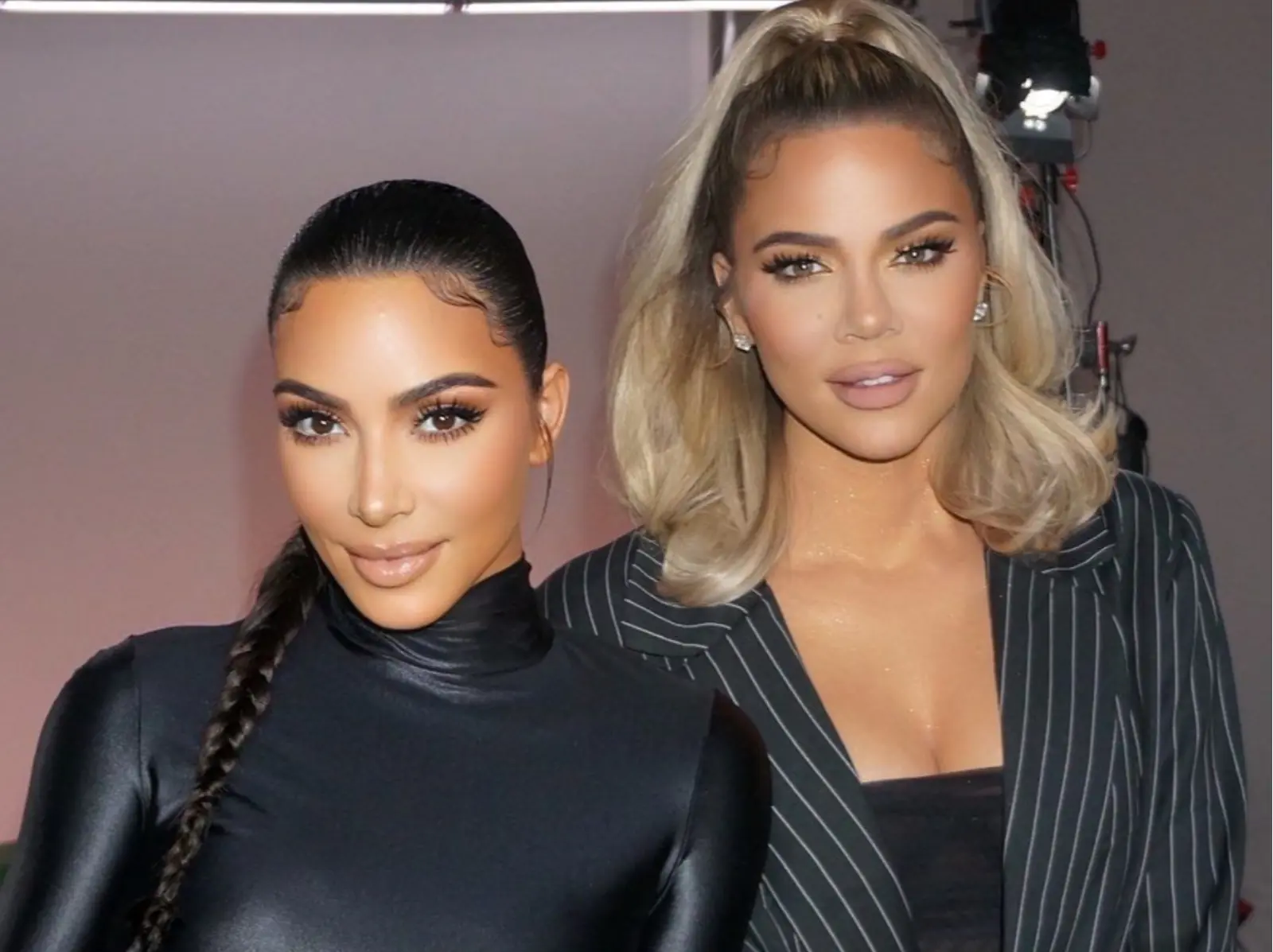 科勒卡戴珊 Khloé Kardashian 點讚金卡戴珊昔日酗酒醜照，引網笑：「不知道她的肝臟怎麼樣？」