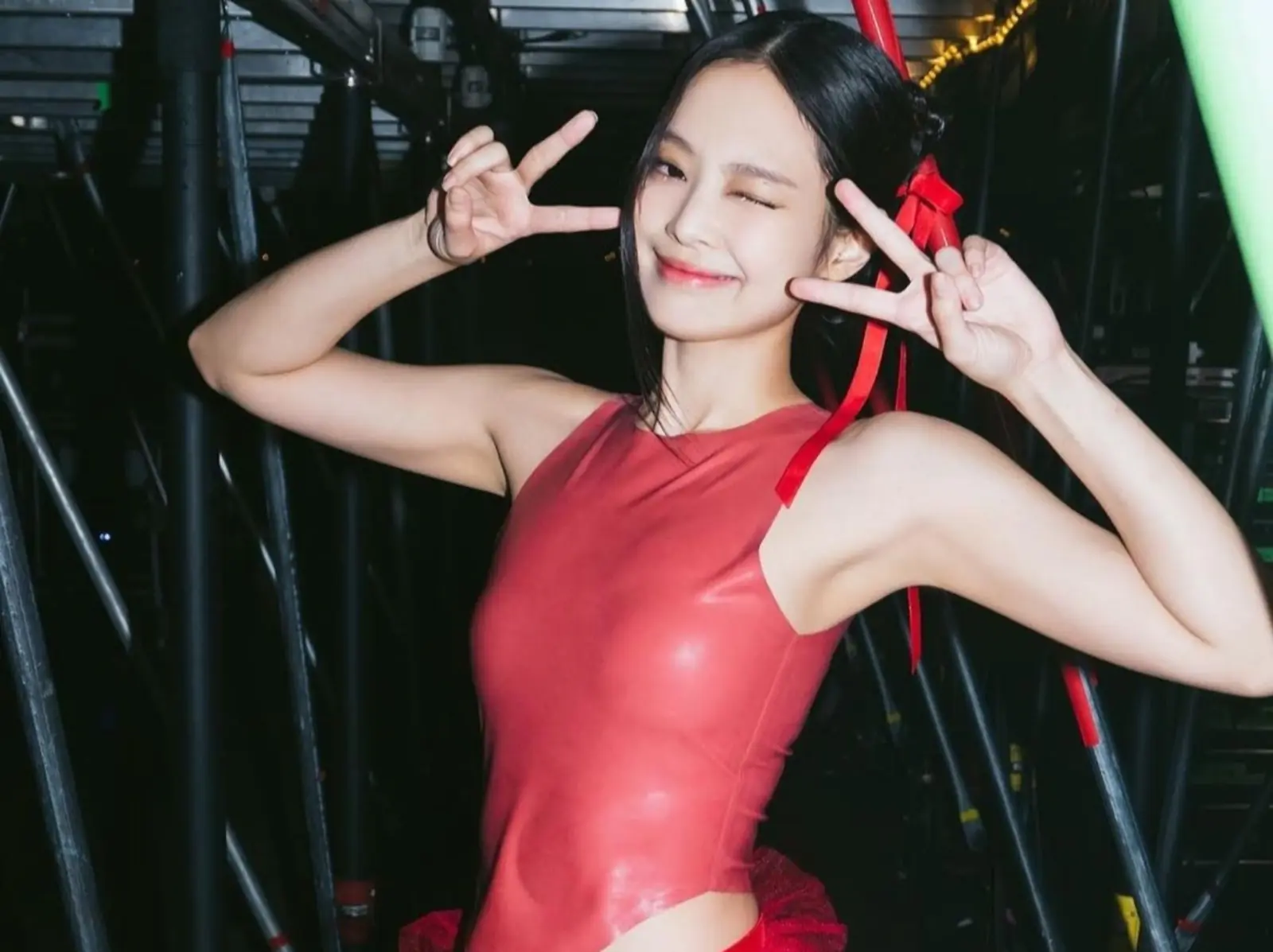盤點 BLACKPINK Jennie 5 套演唱會吸睛造型！火辣尺度沒有極限！