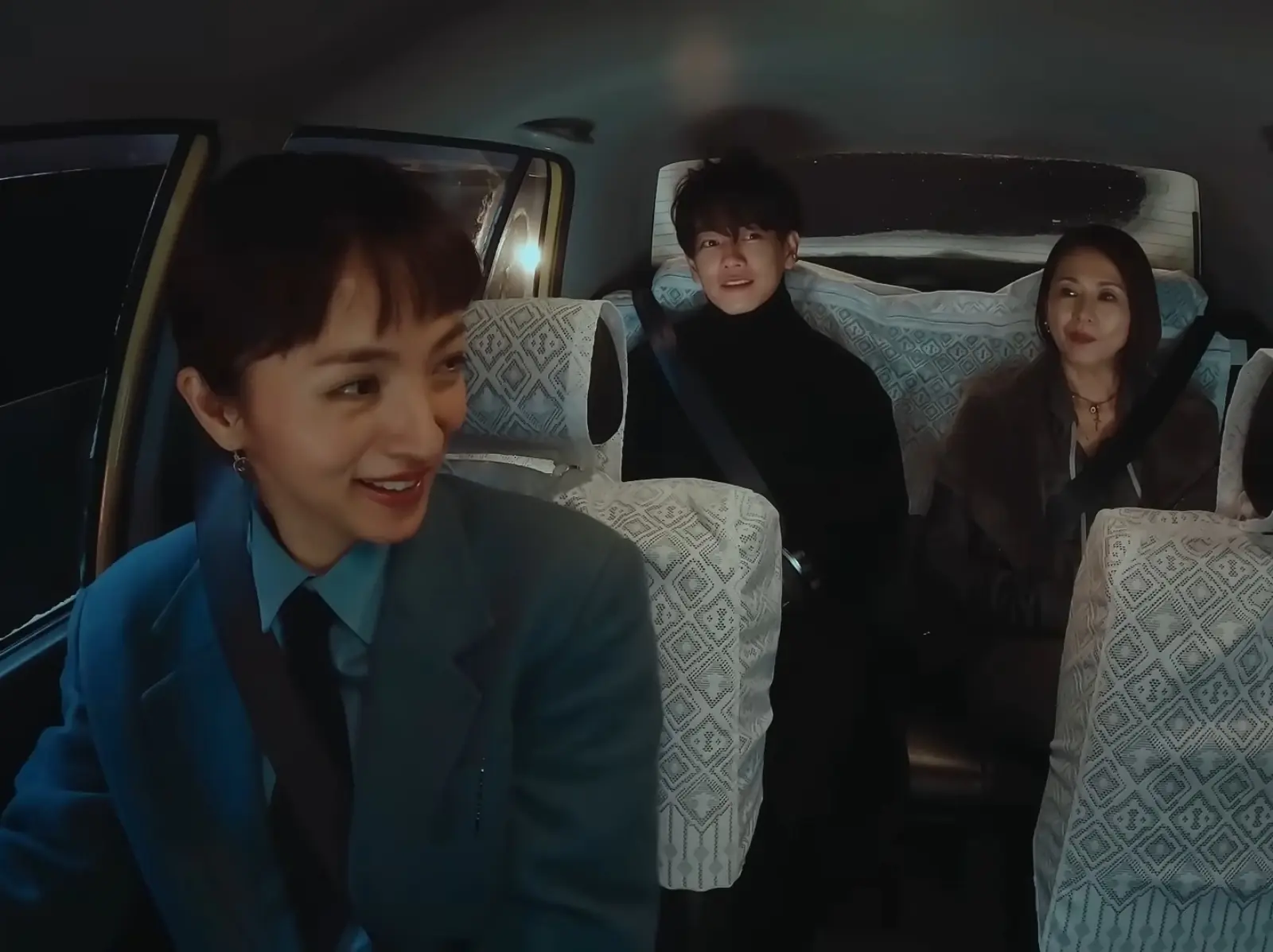Netflix 日劇《First Love 初戀》加碼推出特別版短劇，滿島光、佐藤健等人未 set 劇本自由發揮！