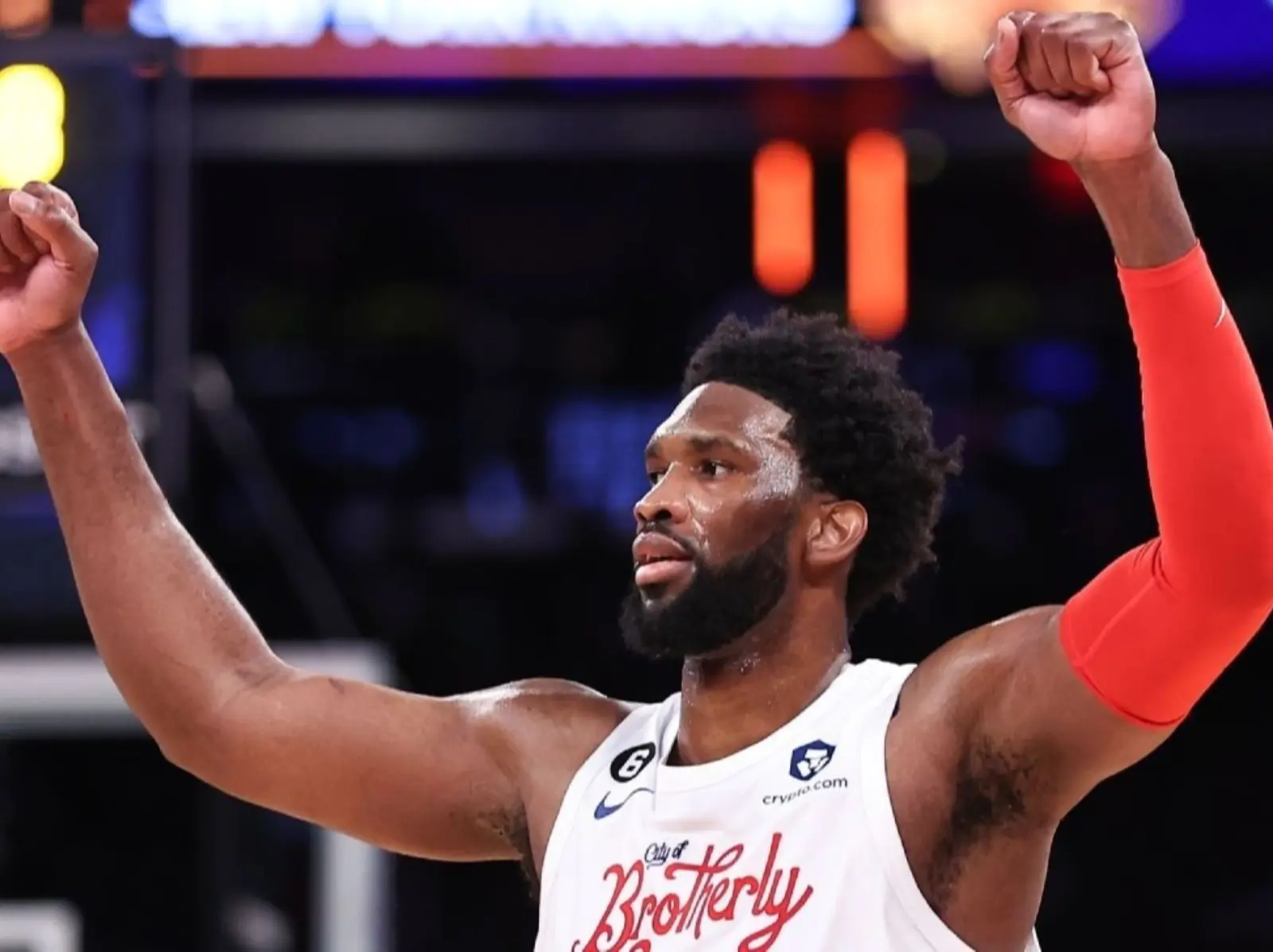 NBA／聖誕大戰 76 人「雙星」聯手發威逆轉擊敗尼克，取得賽季最長 8 連勝！