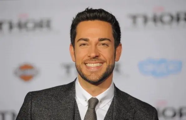 《沙贊！》柴克萊威 Zachary Levi 拍片支持 DC 執行長的計畫，引網痛批：「是為了保住自己嗎？」