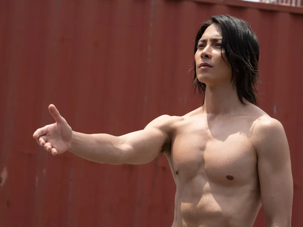 《今際之國2》裸體大魔王「山下智久」根本穿搭教科書，3 個技巧讓搭配升級！