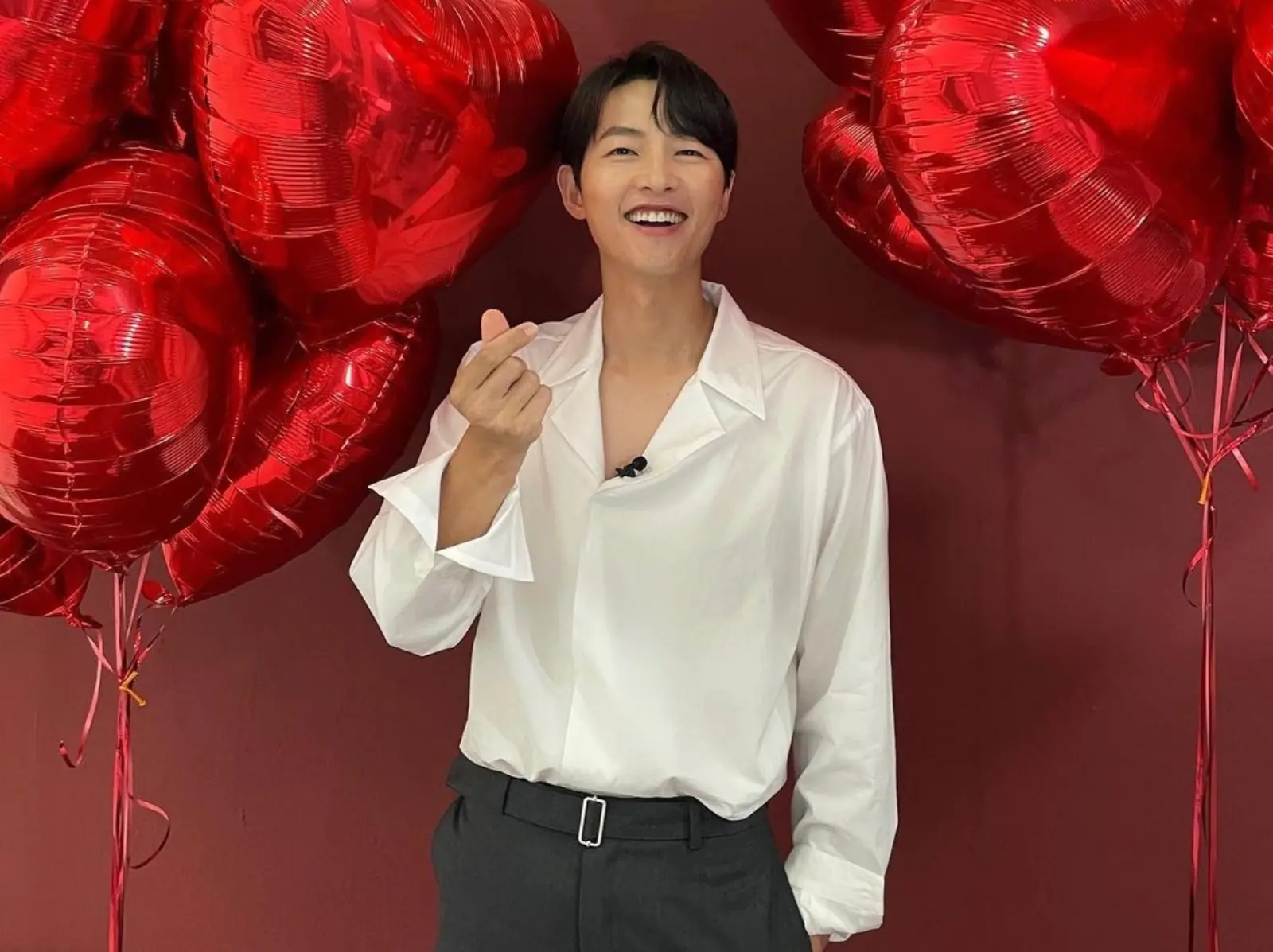 傳宋仲基已見英國女友家長，甜蜜舉動引網驚：「該不會要二婚了吧？」