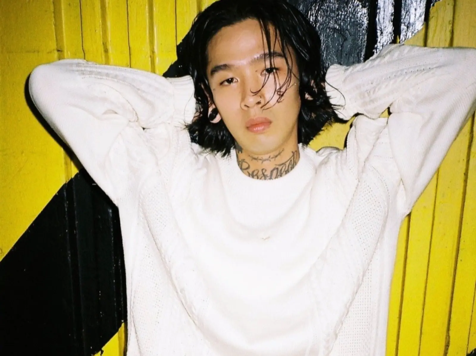 REMIX 推出「假日系列」全新商品，從毛衣、長 Tee 到瓷器小物通通都有！
