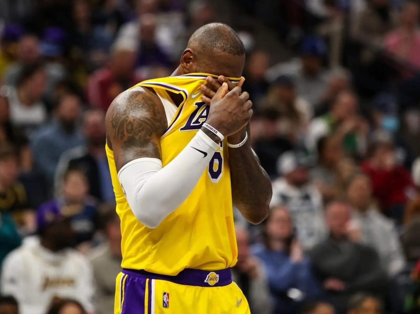 NBA／湖人戰績慘澹，詹皇默默將「不會再缺席季後賽」貼文刪除被網友抓包！