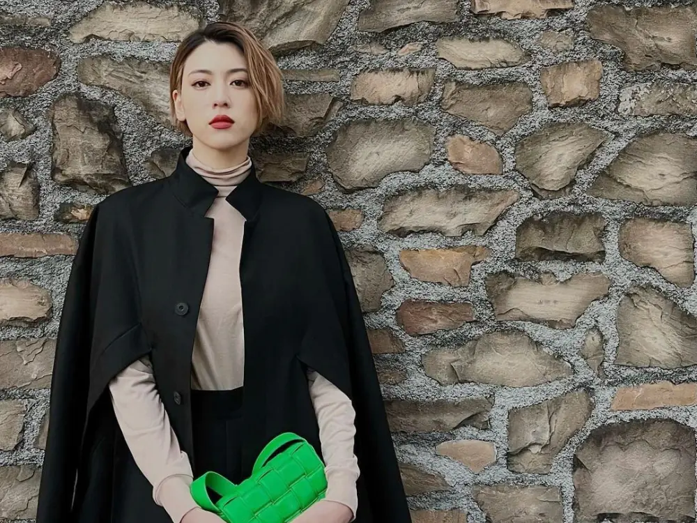 《今際之國2》三吉彩花私服太強！約會、上班 ⋯ 8 個「情境穿搭」教你穿，每次出場都是時髦精！