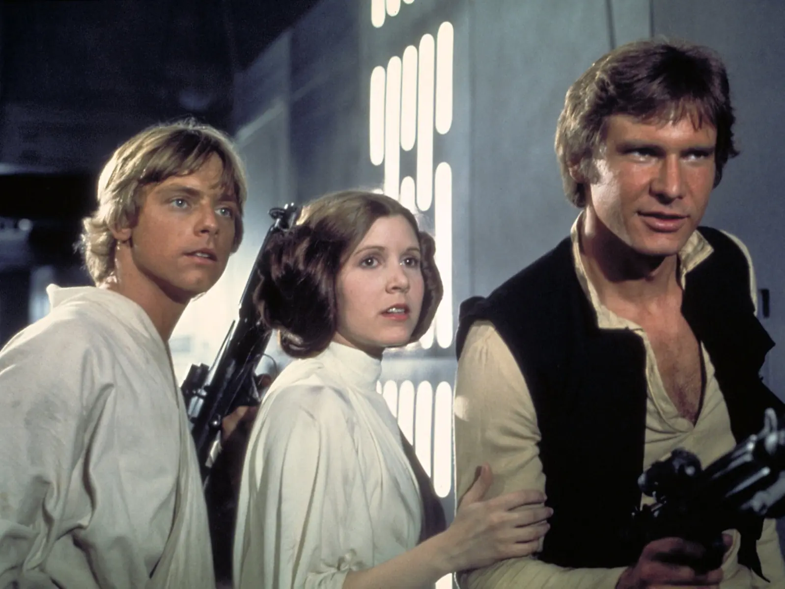 《星際大戰》嘉莉費雪 Carrie Fisher 對「莉亞公主」的髮型超不滿：「它看起來太肥胖了！」