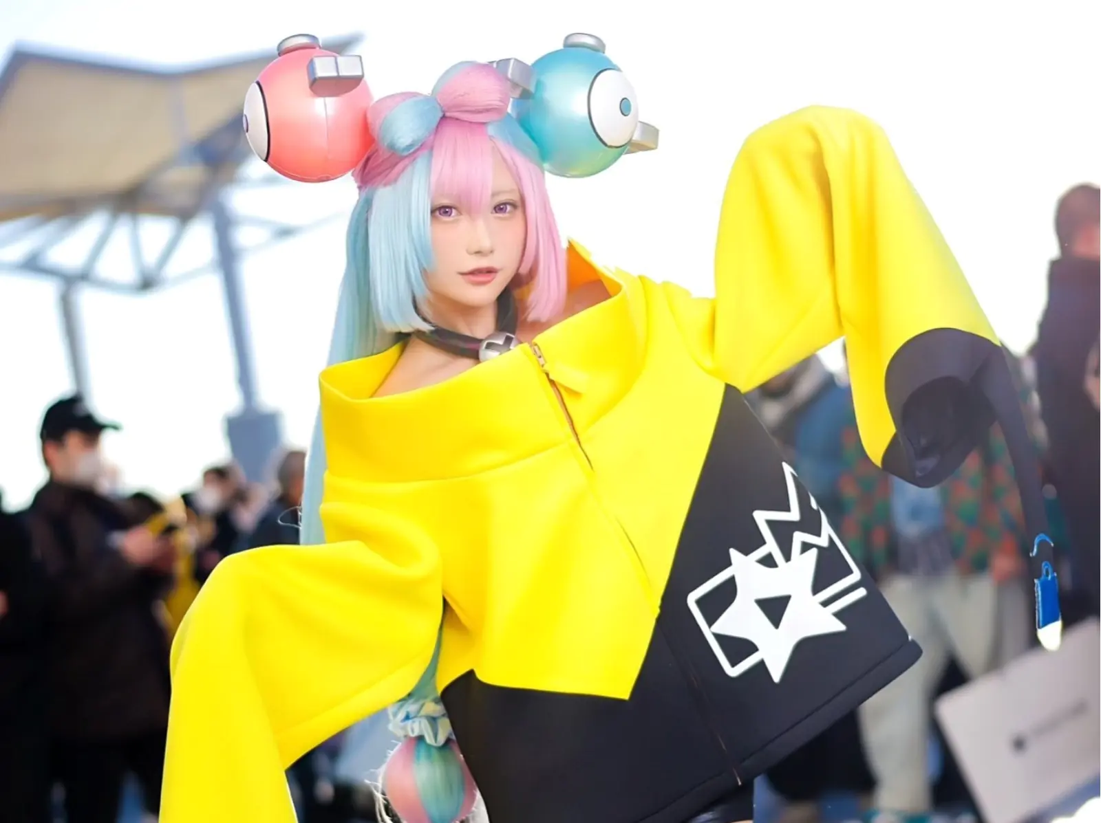 【野生抓正妹】篠崎心 cosplay 《寶可夢 朱／紫》電系館主「奇樹」，可愛造型還原度超高被讚爆！