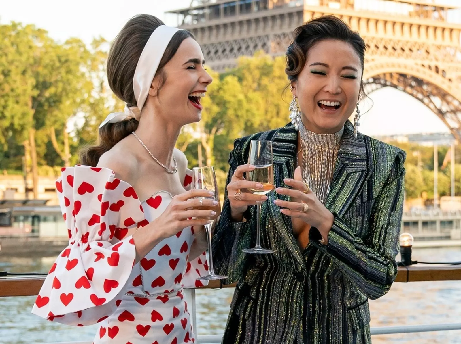 《艾蜜莉在巴黎》化妝師公開演員妝容秘密，莉莉柯林斯 Lily Collins 大膽口紅竟是參考奧黛麗赫本！