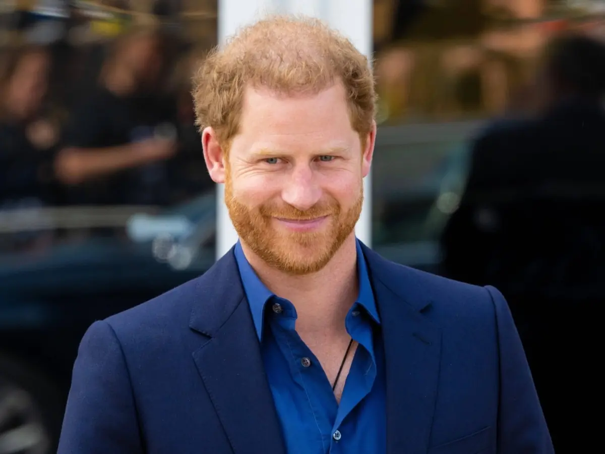 哈利王子 Prince Harry 自爆青少年時吸毒、童貞和老女人打野戰⋯自傳像極爆料大會引熱議！