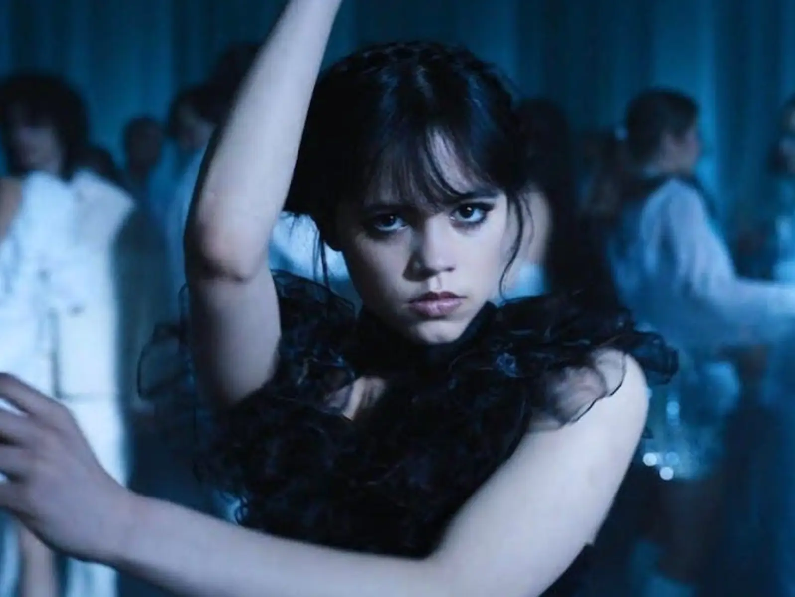 Netflix 發佈影集《星期三》續訂第二季好消息，「活屍女孩」珍娜奧特嘉回歸！