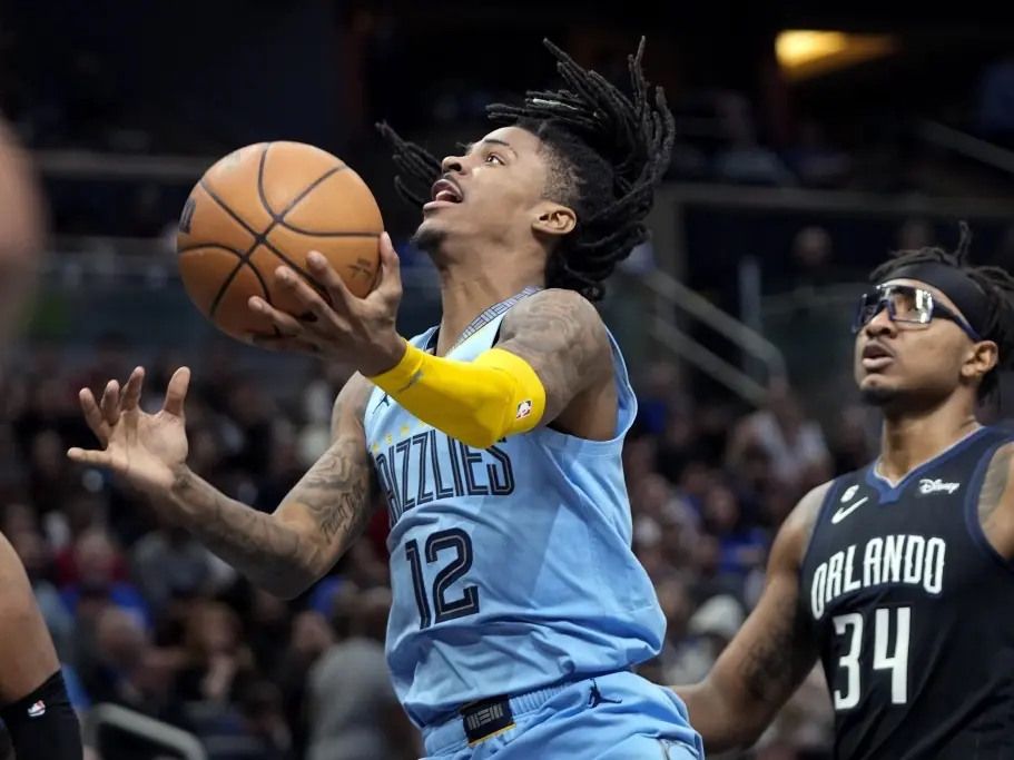 NBA／灰熊球星 Ja Morant 被追問如何投進神奇上籃，親身回應：「其實走步了！」