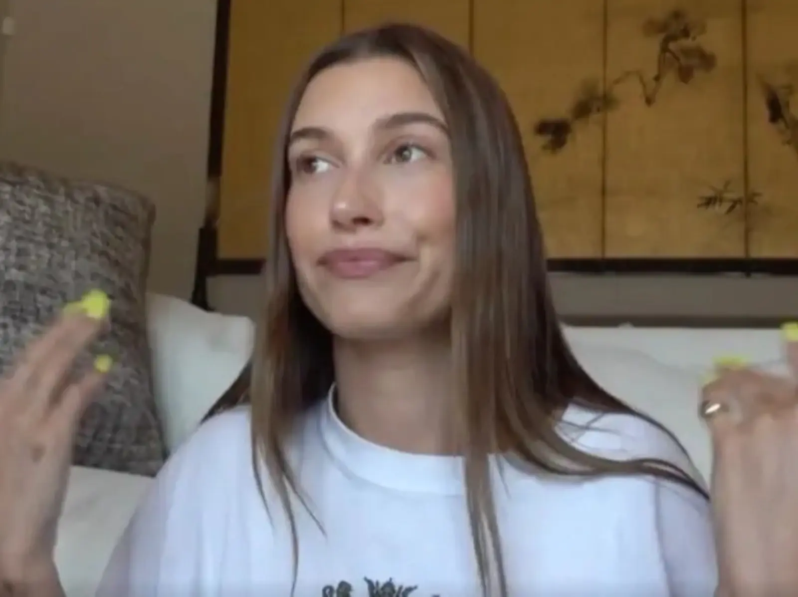 海莉鮑德溫 Hailey Bieber 坦言小中風後罹患「創傷後壓力症候群」！