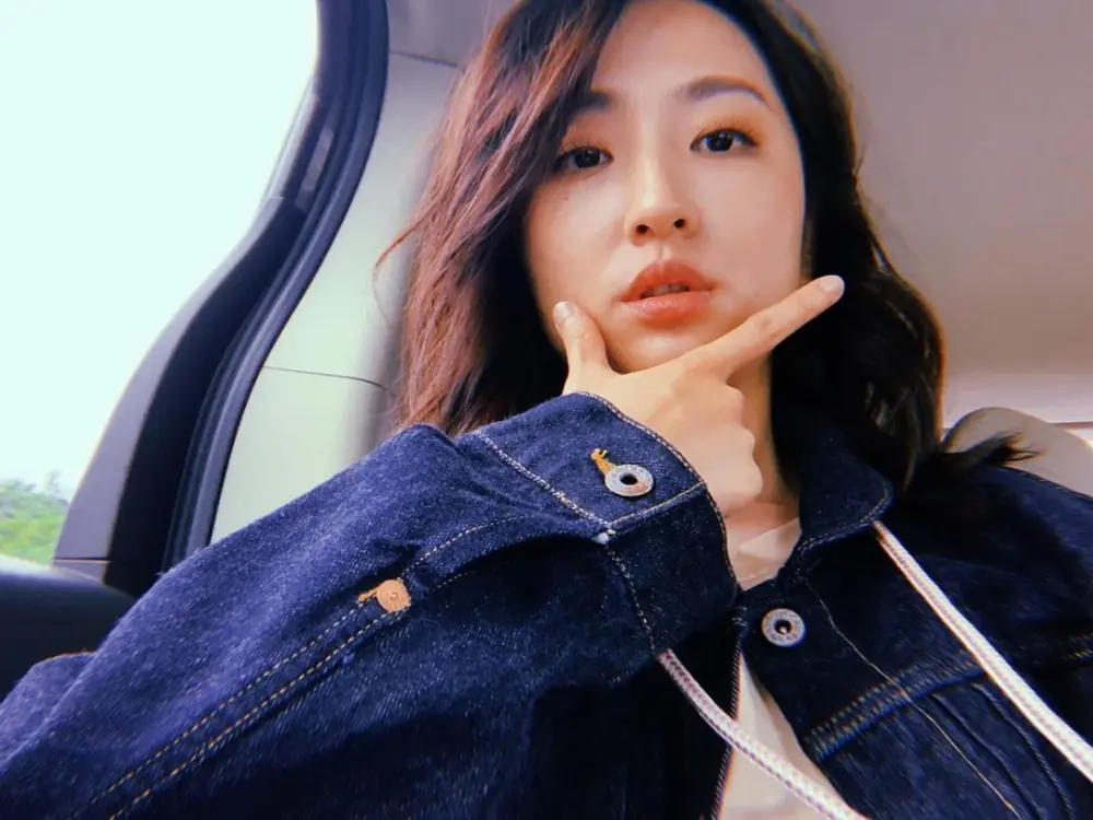 柯佳嬿的「小資女一週穿搭」太欠學，中性、日系，Smart Casual ⋯ 讓搭配靈感大爆發！
