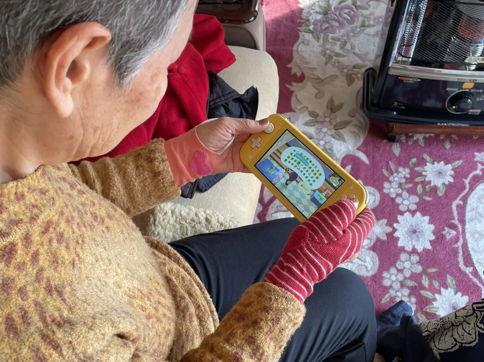 《動物森友會》連 77 歲阿嬤都沈迷！還手寫 20 頁攻略超專業！