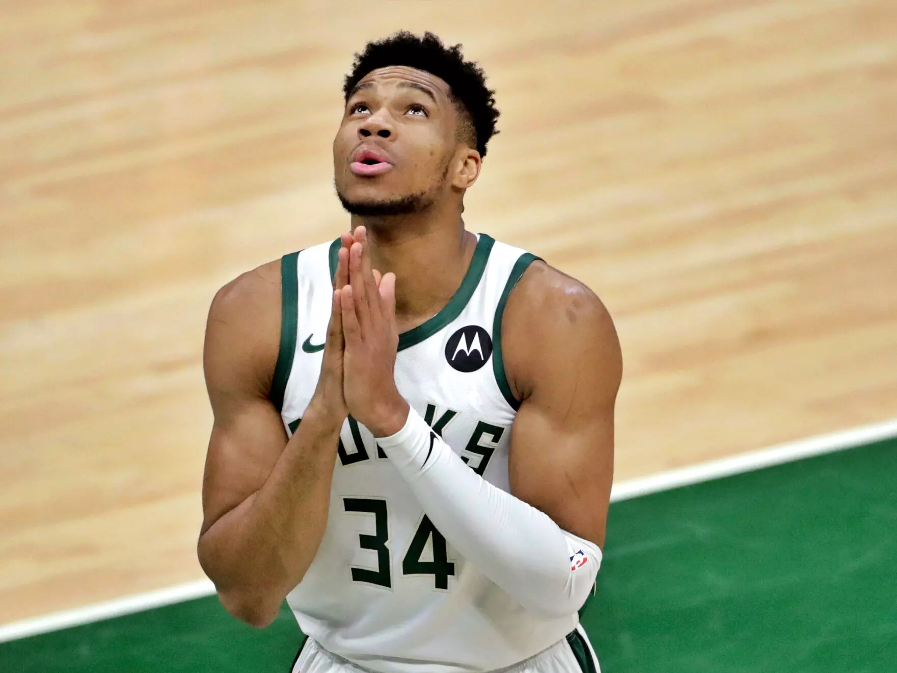 NBA／字母哥 Antetokounmpo 面對僅 3 人出席記者會：「希望奪冠後也只有你們在！」