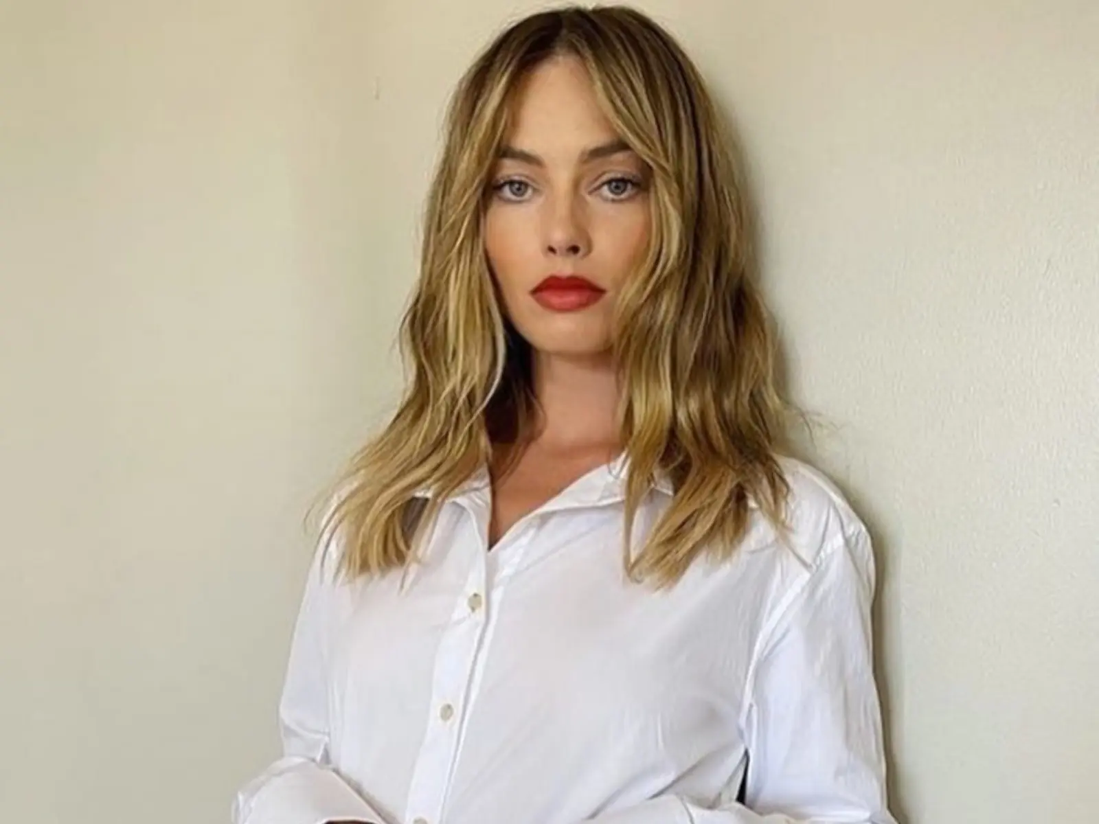 「小丑女」瑪格羅比 Margot Robbie 拍時尚大片有夠專業，引網笑：「不如轉戰時尚圈？」