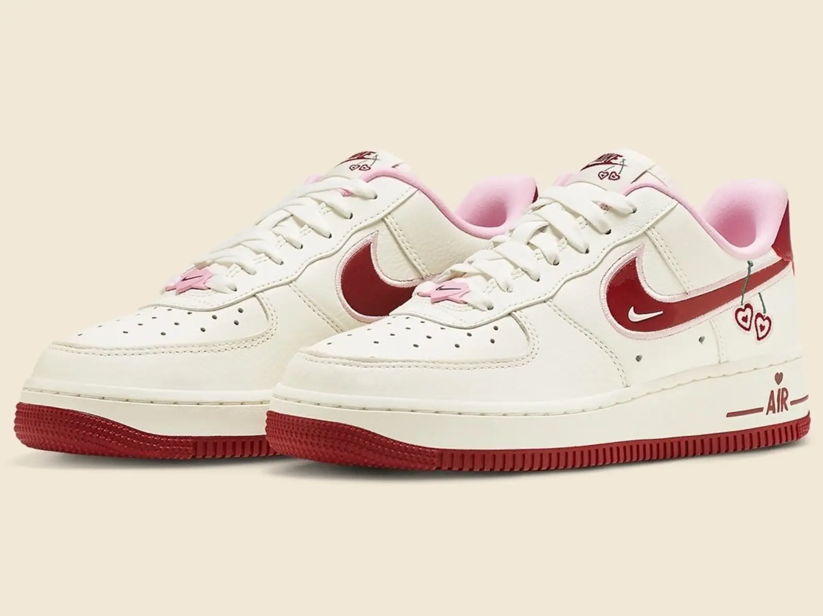 Nike 推出全新 Air Force 1 「情人節」配色，滿滿的愛心細節讓人秒融化！
