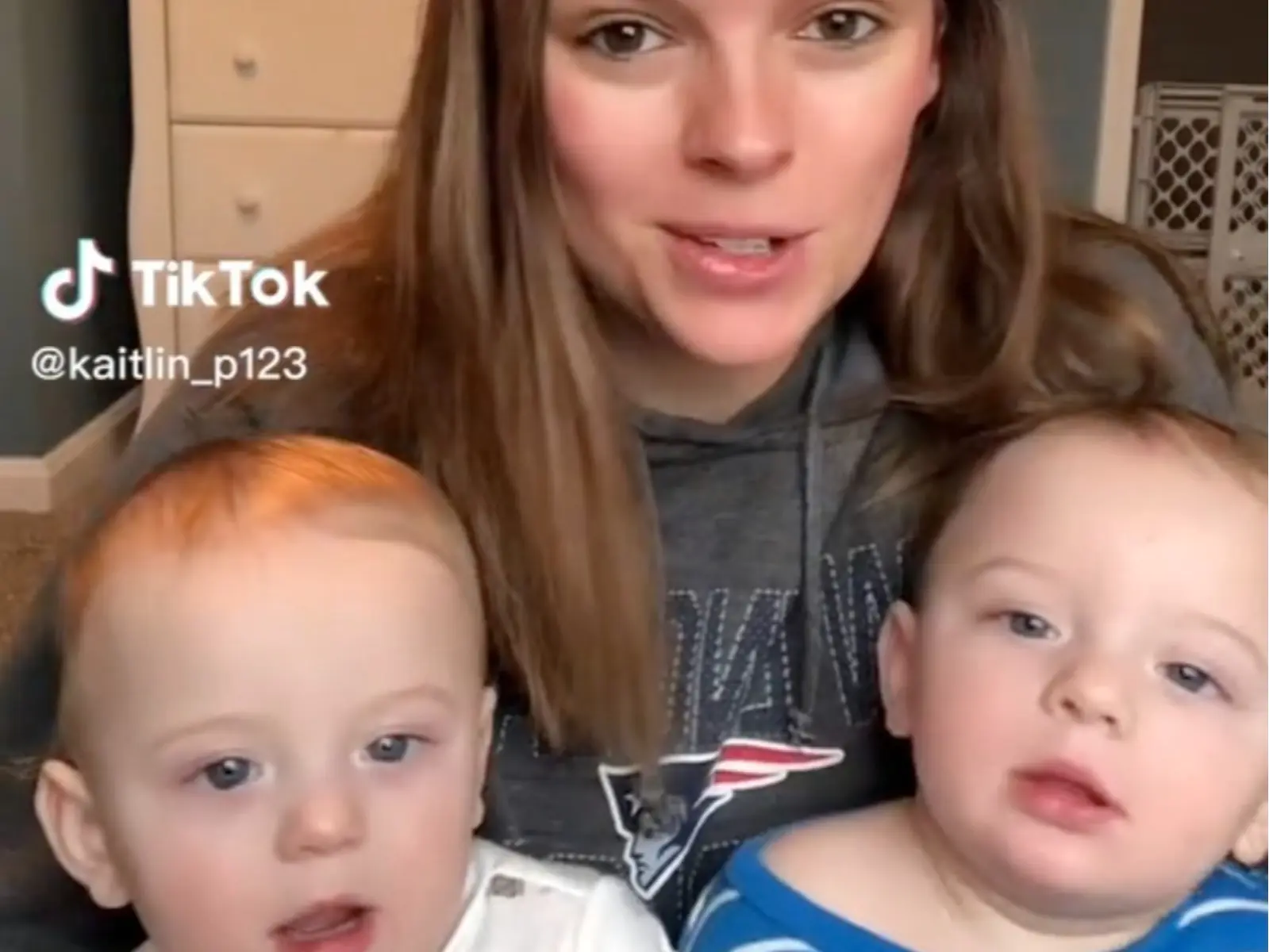 TikTok 網紅媽媽想帶雙胞胎嬰兒「去刺青」，原因竟是「分不清誰是誰」？