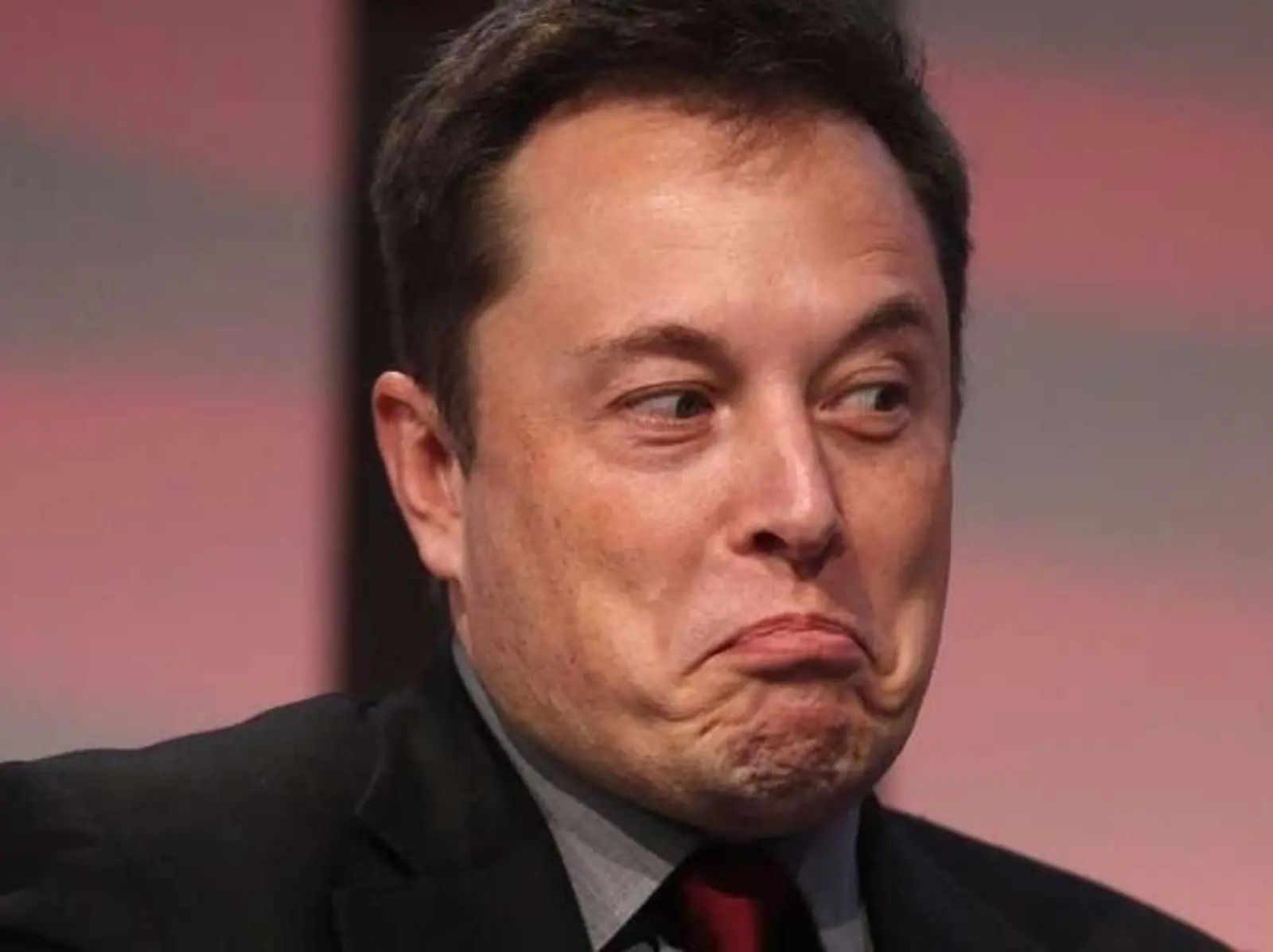 馬斯克 Elon Musk 台上響應環保，私下狂搭私人飛機排放 1895 噸廢氣！