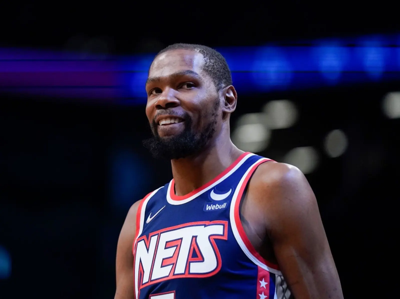 NBA／KD 與籃網隊友 Morris 打招呼手勢像極了「捲大麻」引網熱議：「會不會太 Chill？」