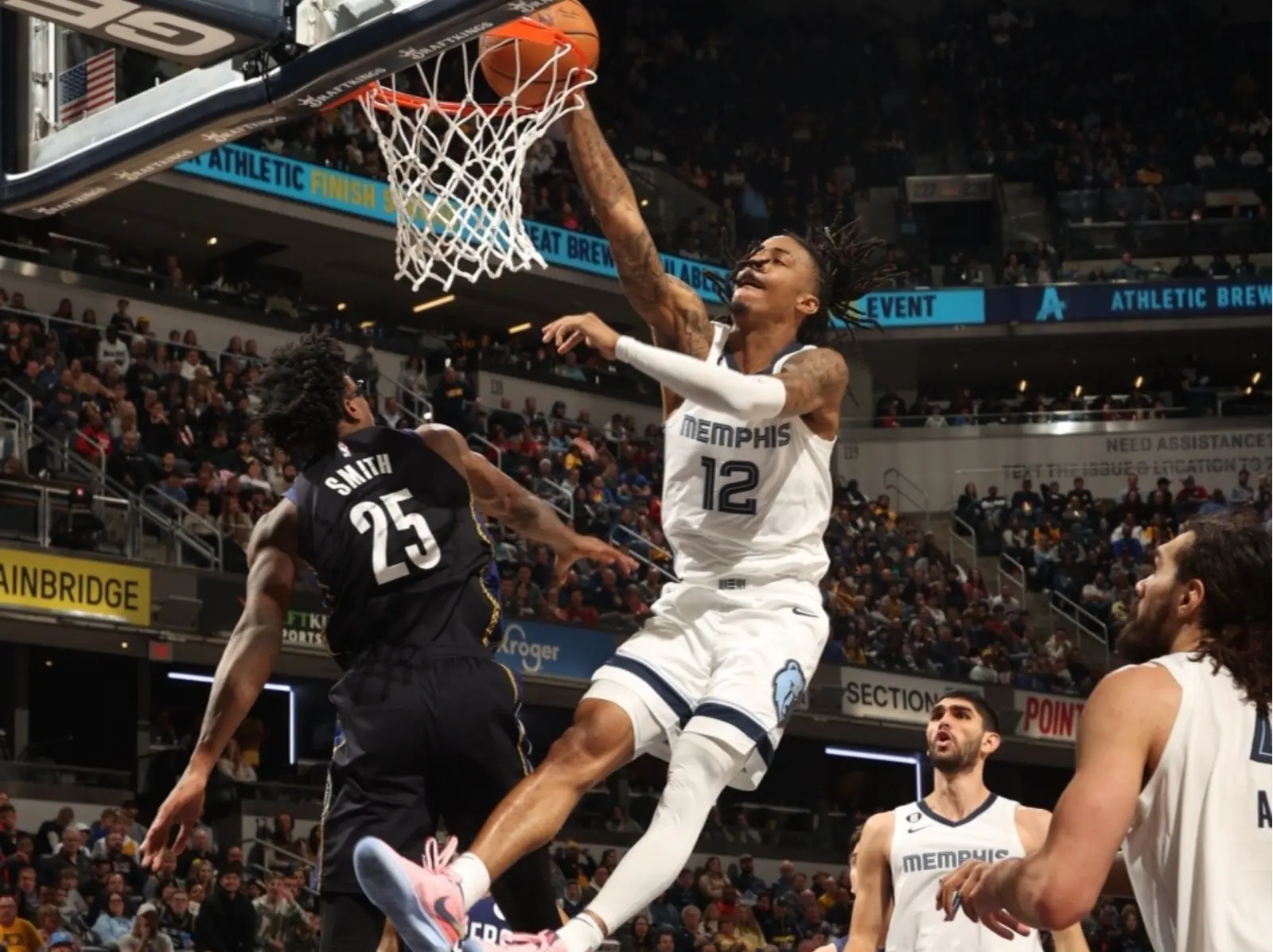 NBA／Ja Morant 不講理「單手戰斧式爆扣」轟炸籃框，直接預約年度最佳灌籃！