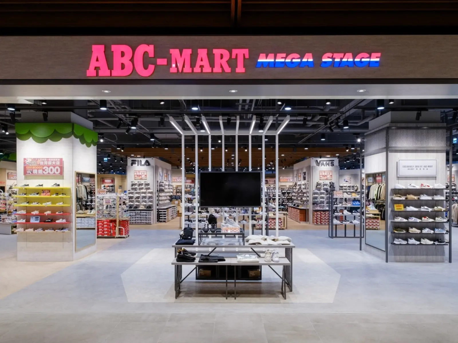 ABC-MART 響應台中三井 LALAPORT 開幕集結最強日潮勢力