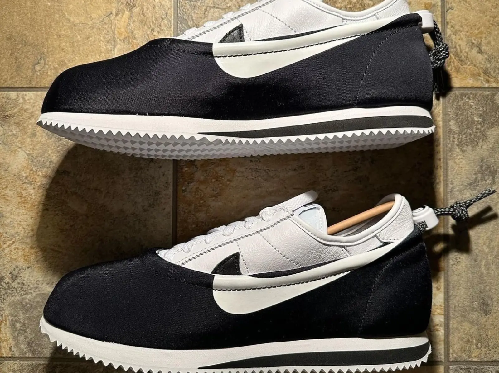CLOT x Nike Cortez「阿甘鞋」最新聯名 2023 春季登場，可拆式鞋套亮點、細節照一次曝光！
