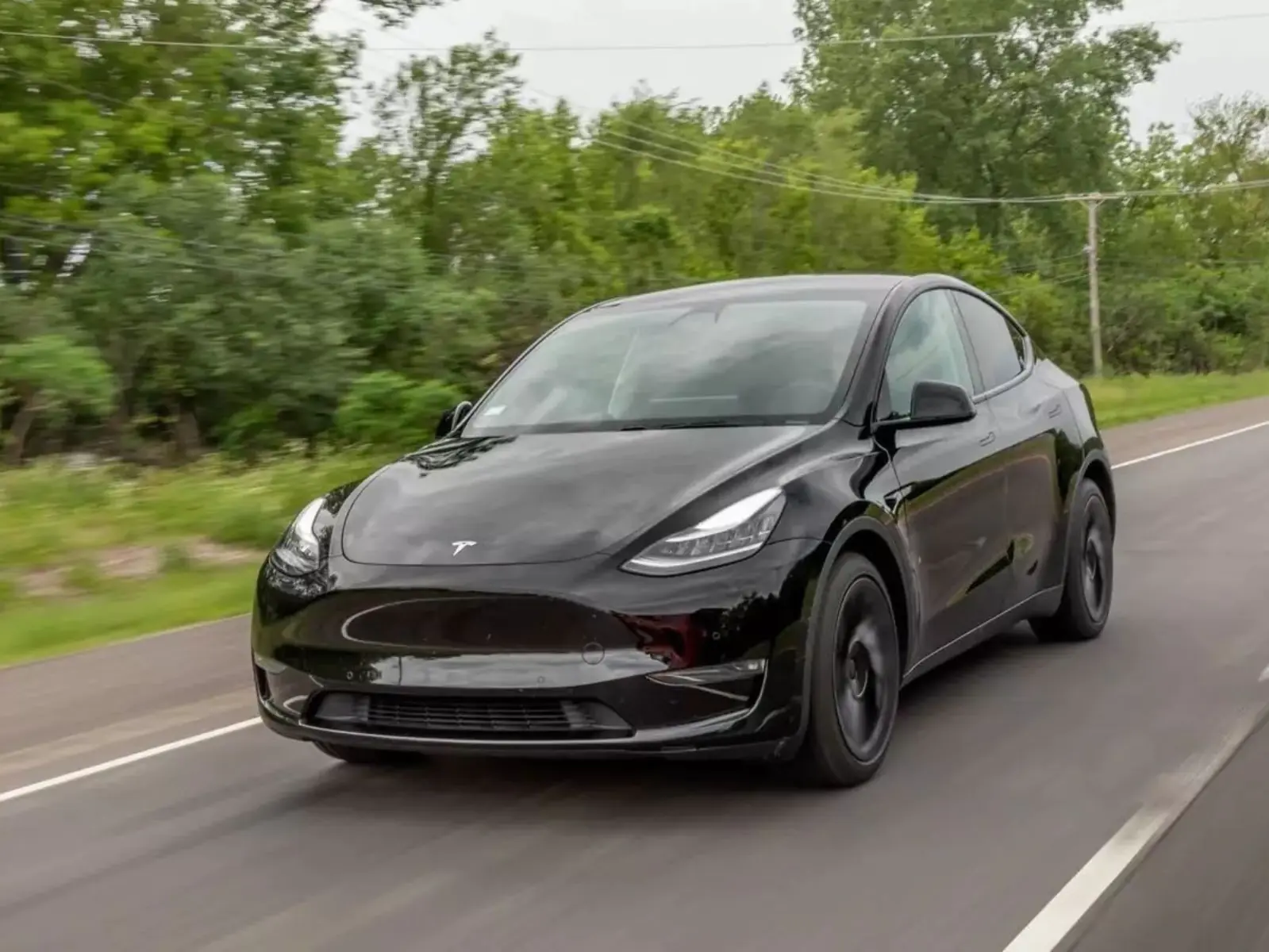 特斯拉 Tesla 宣布大降價，引來已購車車主不爽怒罵「這輩子不會再買」！