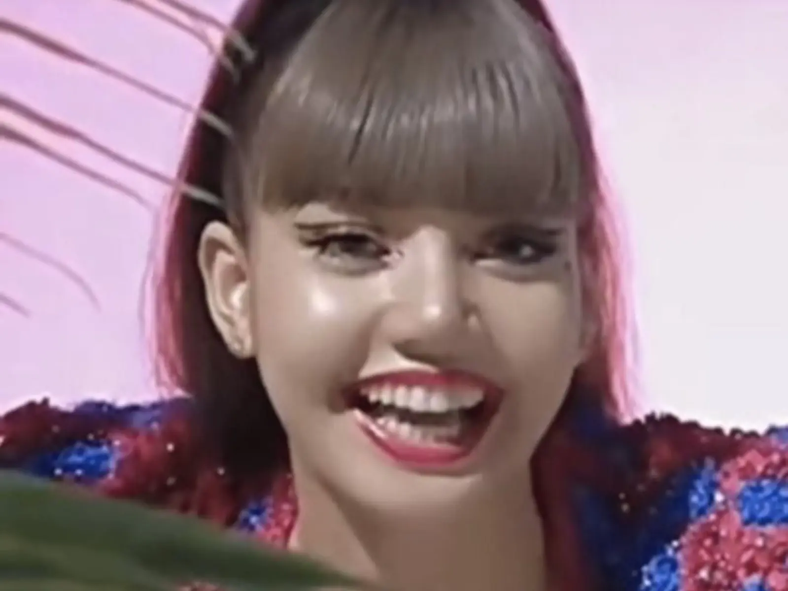 BLACKPINK LISA 離開濾鏡打光長這樣！加碼傳授濃顏系妝容 3 大技巧～