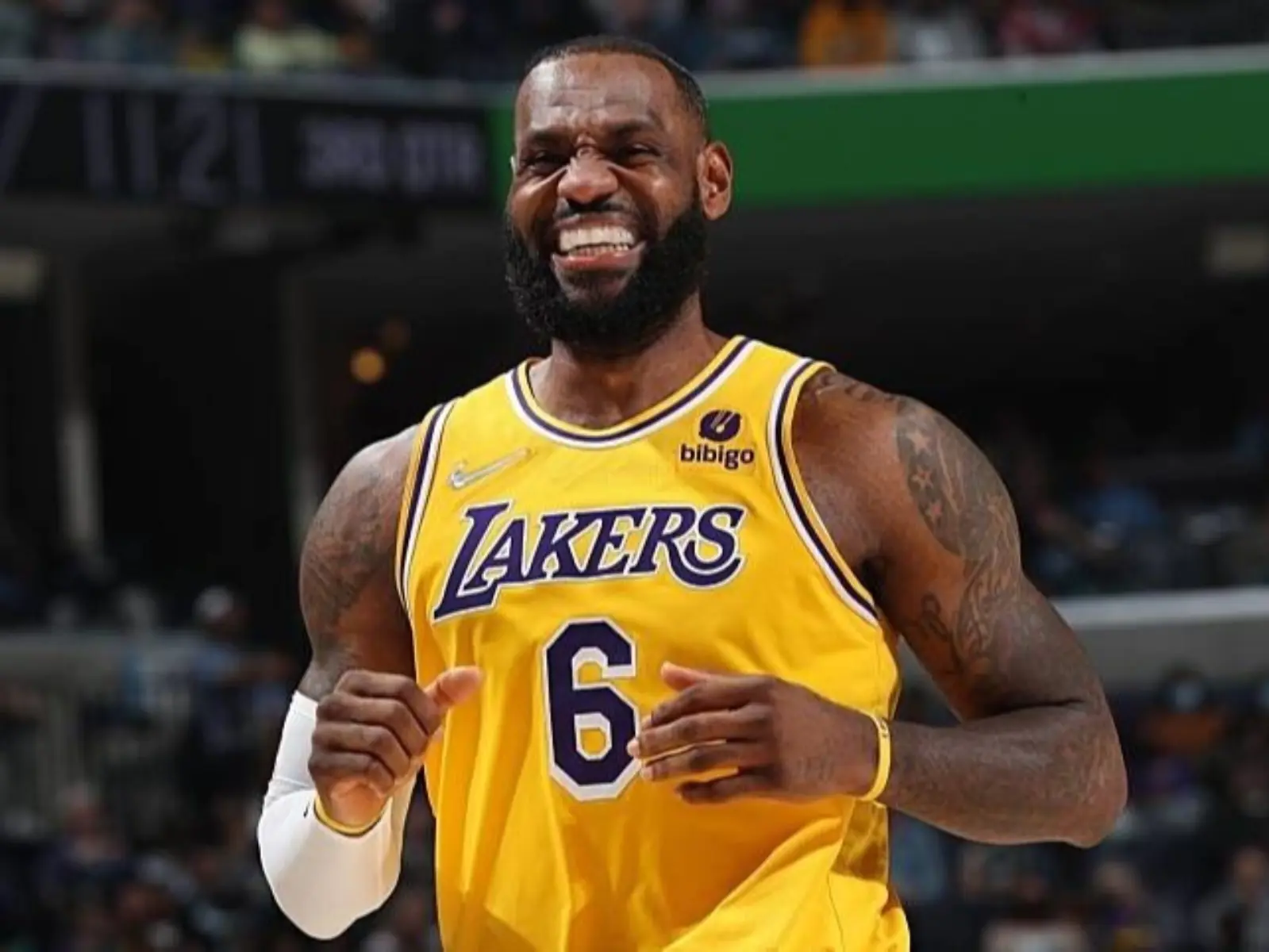NBA／湖人 LeBron James 命中「超大號勾射」超嗨，當場「熱舞魂」上身大秀舞技！