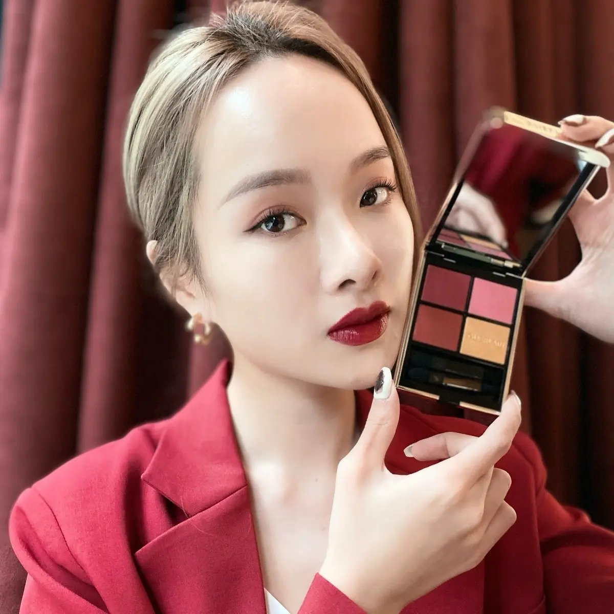 【美妝小燒貨】2023 美妝新年禮盒 11 款推薦：白富美送 MAC、貴婦必送嬌蘭！別在送零嘴年貨啦～