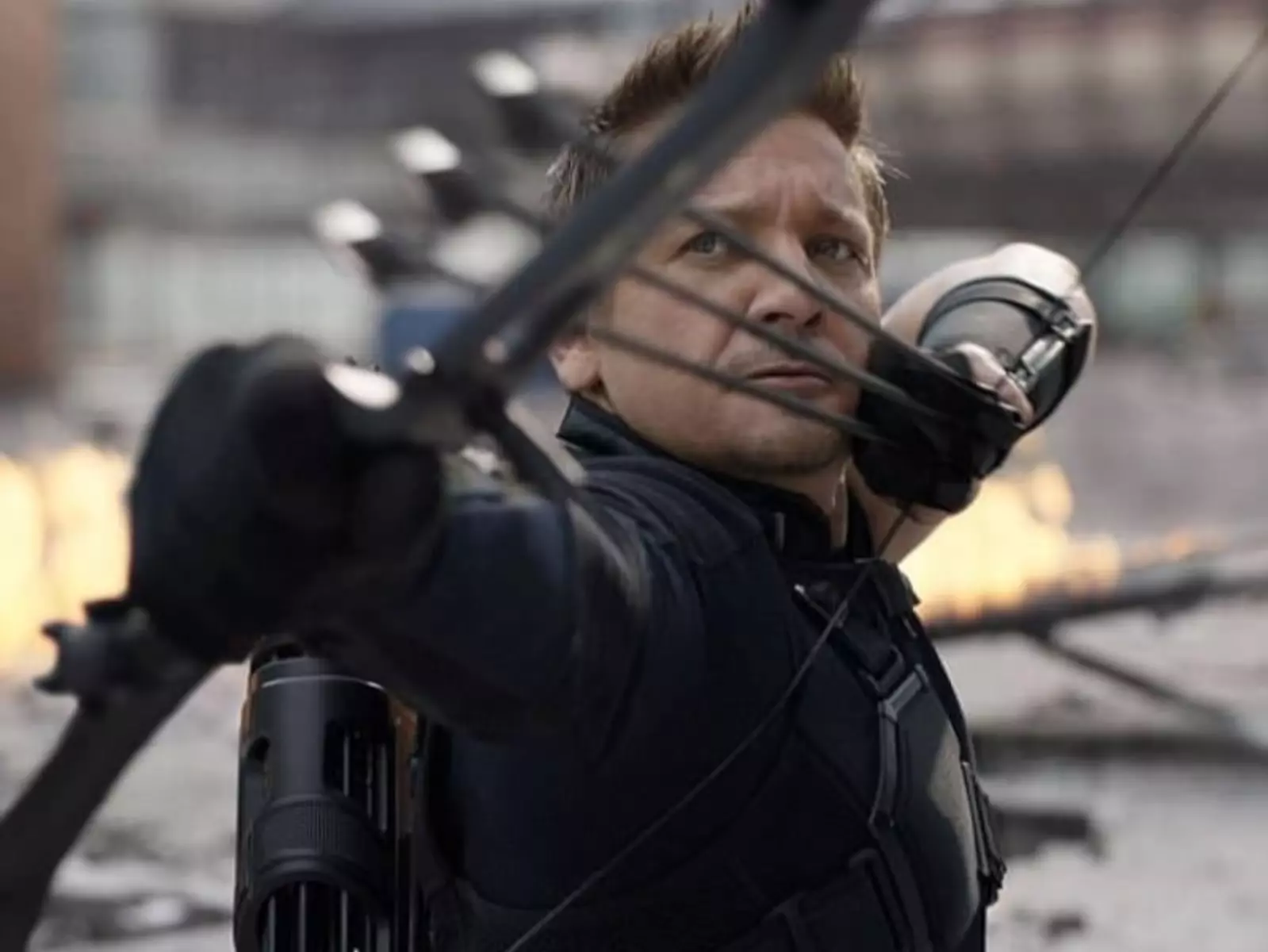 「鷹眼」傑瑞米雷納 Jeremy Renner 剷雪事故驚恐求救電話音檔曝光，痛苦呻吟令粉絲心疼！