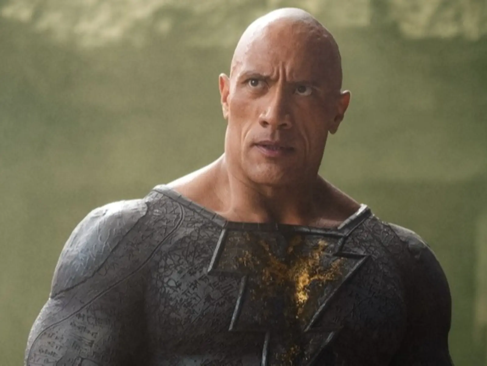 巨石強森 Dwayne Johnson 不想在《閃電俠》客串演出「黑亞當」，疑似不想被伊薩米勒負面新聞波及！