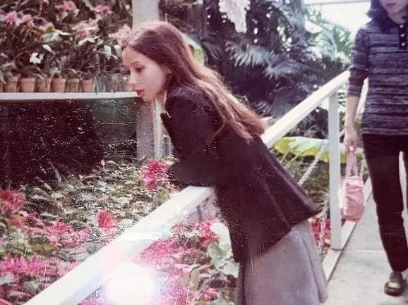 日本奶奶 50 年前「零修圖美照」流出，網友盛讚：不依靠科技的真美女！
