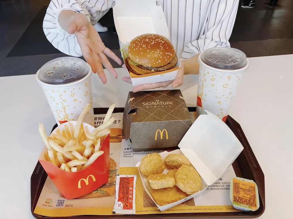 2023 麥當勞優惠券來了！連續 42 天「買一送一」、「加 1 元多 1 件」