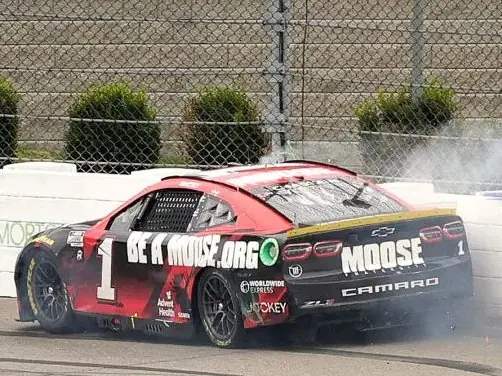 NASCAR 正式官宣 Ross Chastain「貼牆跑法」禁用：「會帶來更高的安全風險！」