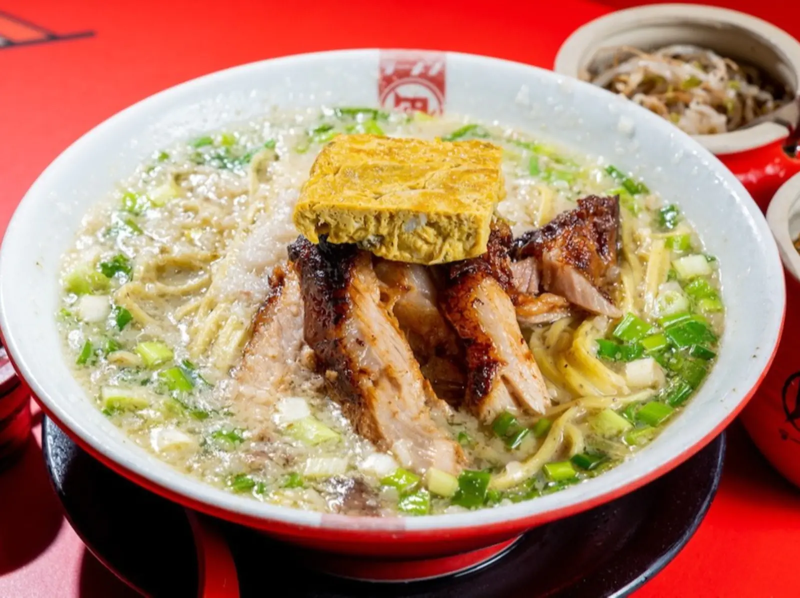 凪 Nagi 十週年限定推出「蚵仔煎王拉麵」，夜市美食化身濃郁拉麵！