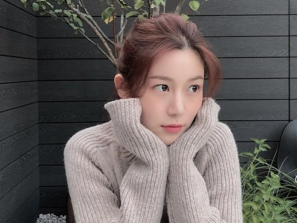 李多寅高質感「韓系極簡穿搭」超氣質，小 Tips 散發精緻感，難怪能把李昇基帶回家！