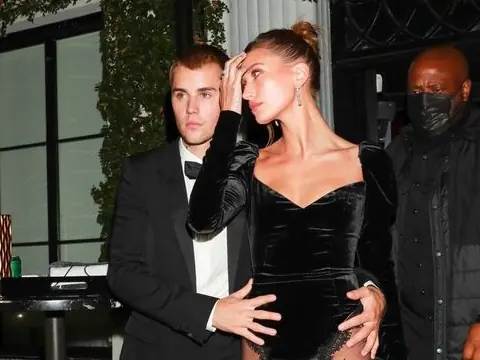 Justin Bieber 與老婆 Hailey Bieber 「三招情侶穿搭曬恩愛」，一秒讓眾人閃瞎眼！