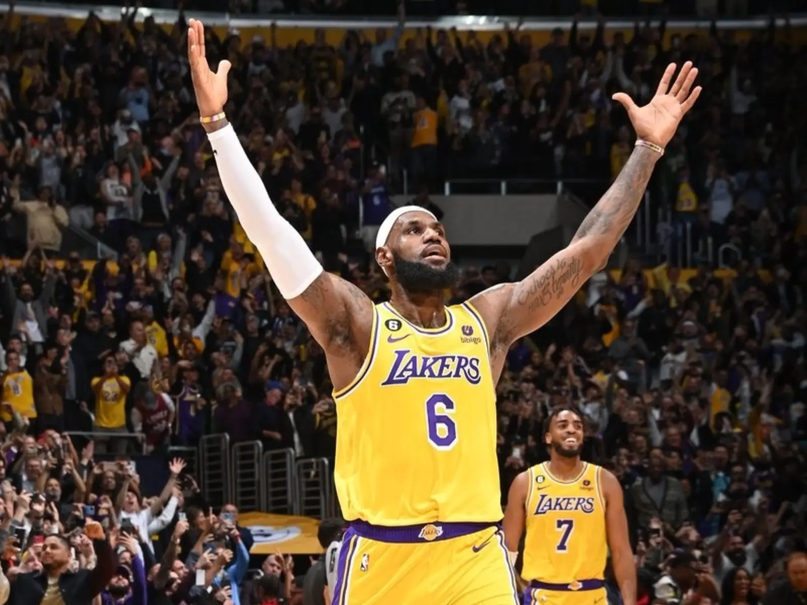 NBA／LeBron James 登基歷史得分王，霸氣表示「自己就是 GOAT」！