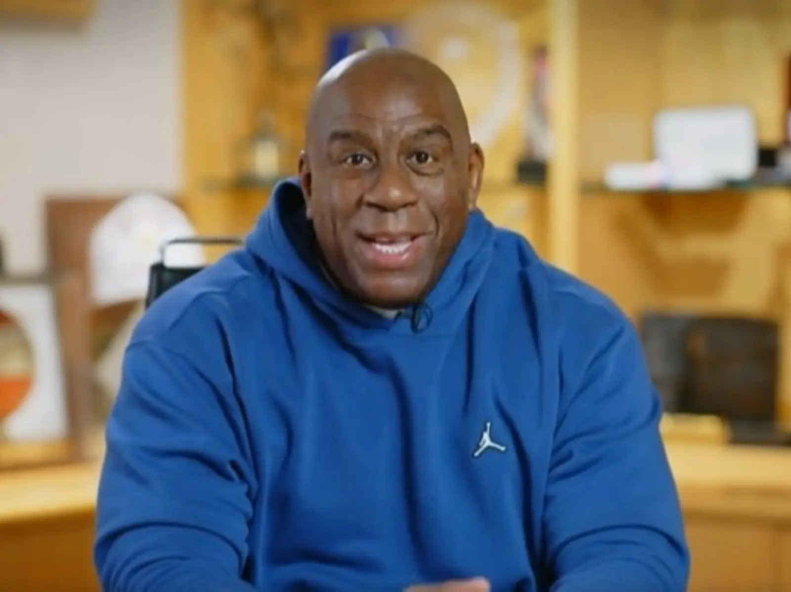 魔術強森　Magic Johnson 為 LeBron James 送上祝福並說道：「你是多麼特別！」