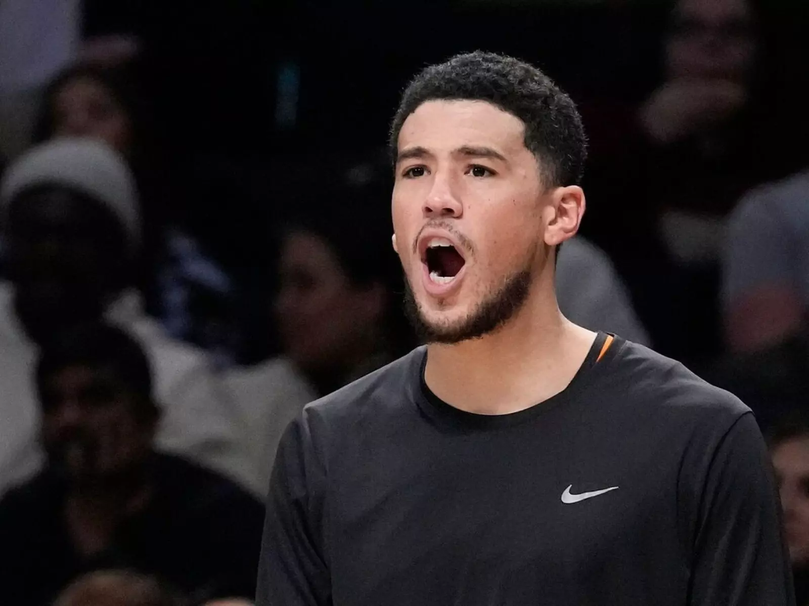 NBA／太陽球星 Booker 不爽超級盃球迷擠滿鳳凰城，發文怒嗆：「能不能滾出我的城市？」